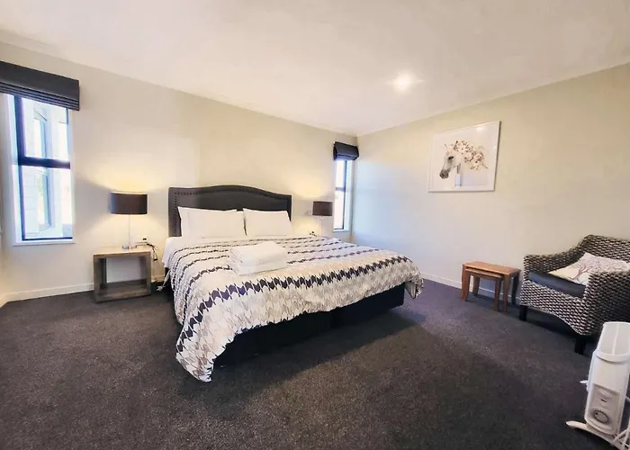 White Stone Apartment