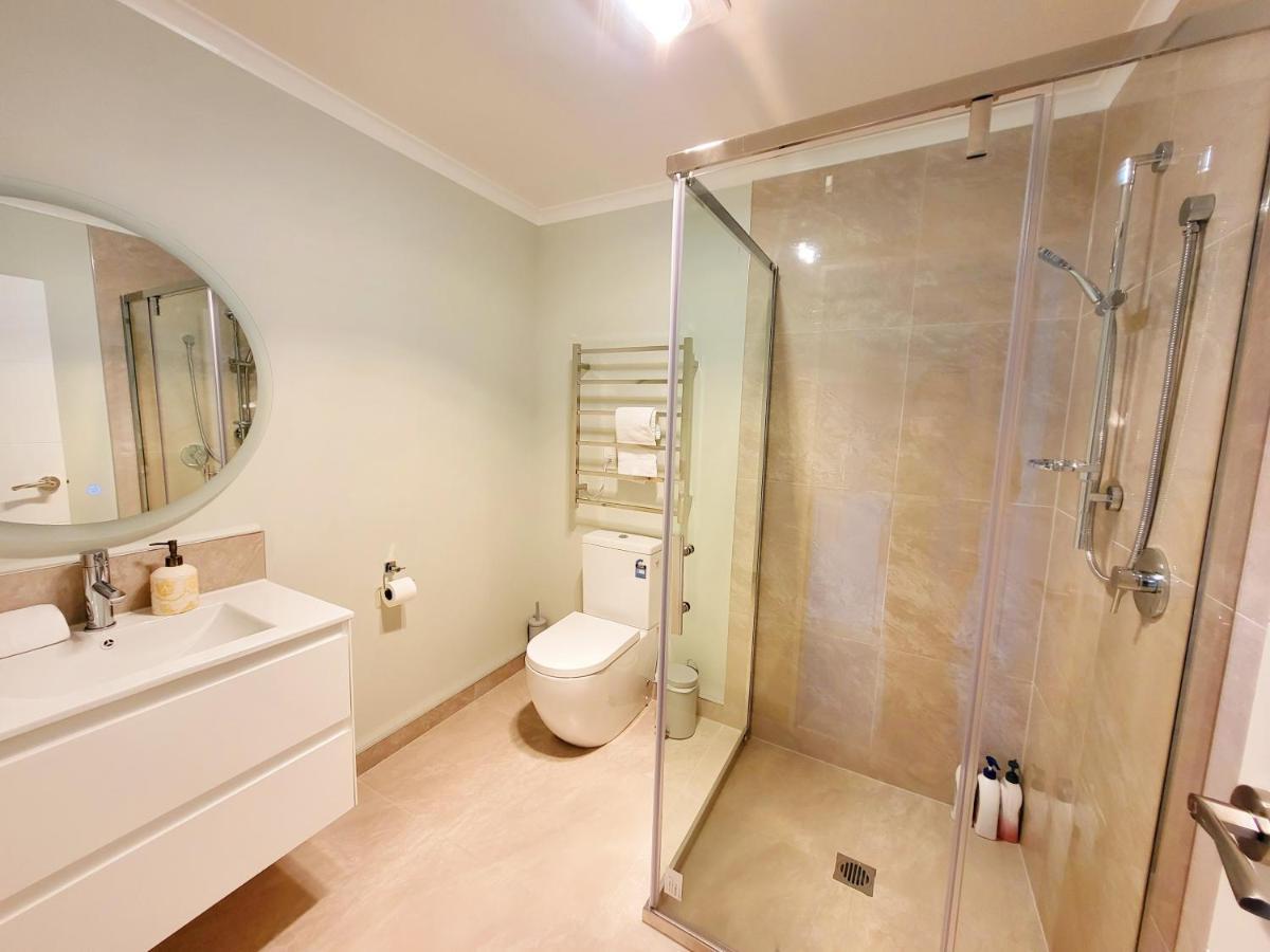 White Stone Apartment *